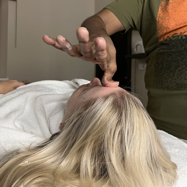 Pocit maximálního uvolnění vám přinesou autentické ajurvédské masáže.